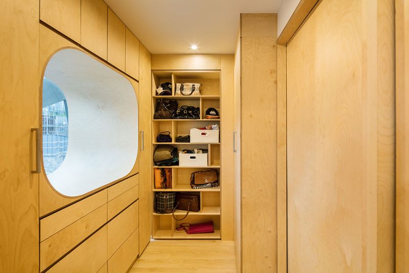 Moon Hoon builds angled concrete house in shape of an owl