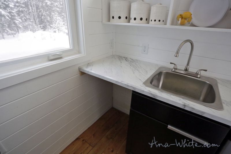 Ana White’s open concept tiny house features elevator bed to save space