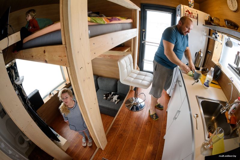 This 16-square-meter tiny house stays cozy with insulated exteriors