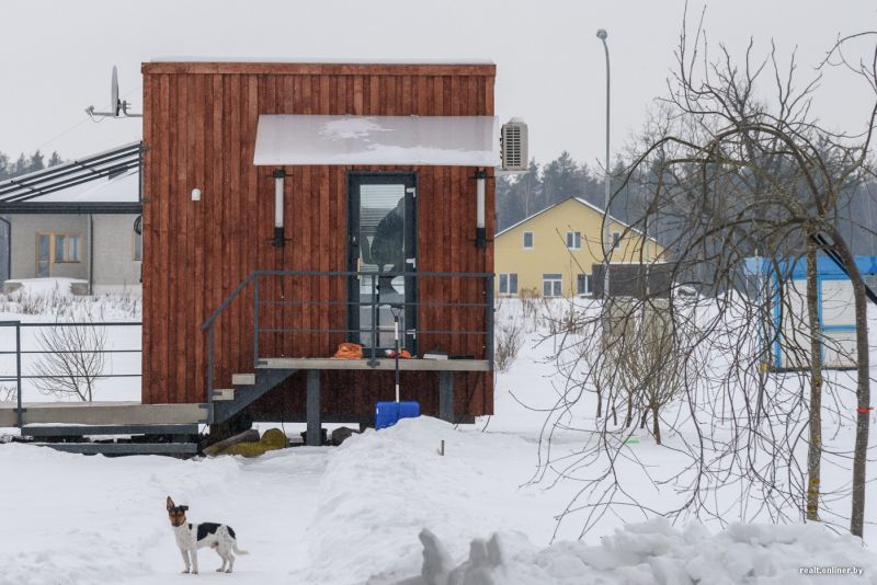 This 16-square-meter tiny house stays cozy with insulated exteriors