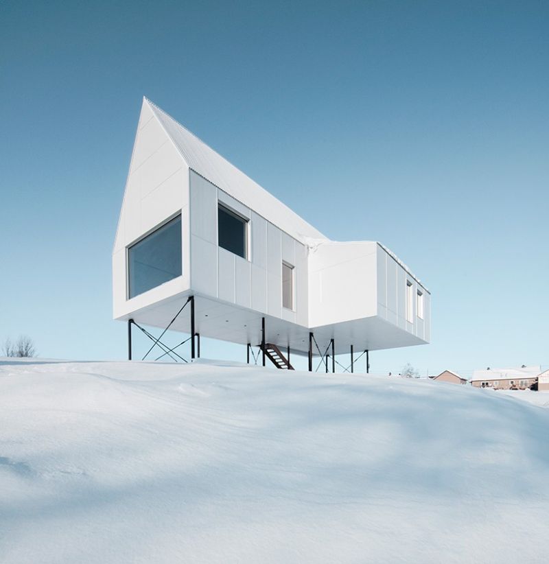 All-white High House by Delordinaire blends well with snowy slopes