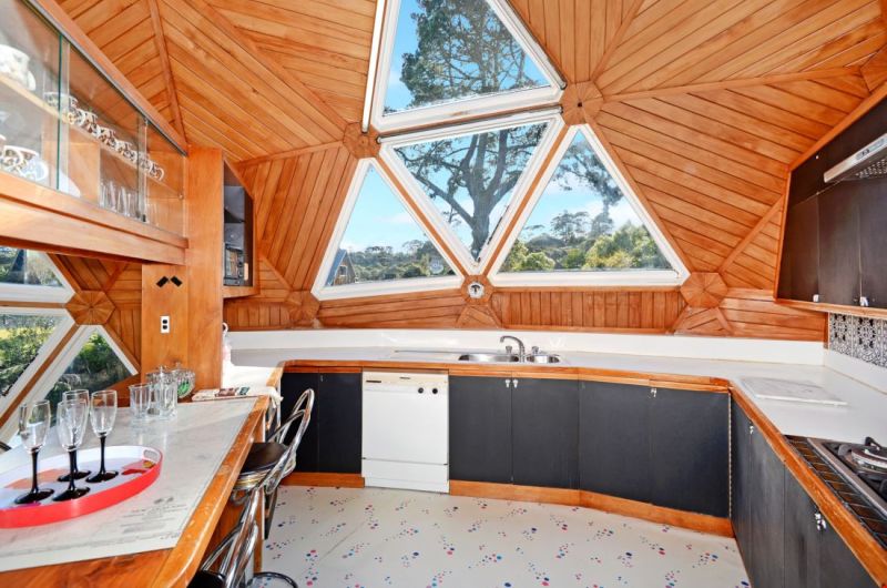 Dome house by Noel Fuller & Helen McCabe