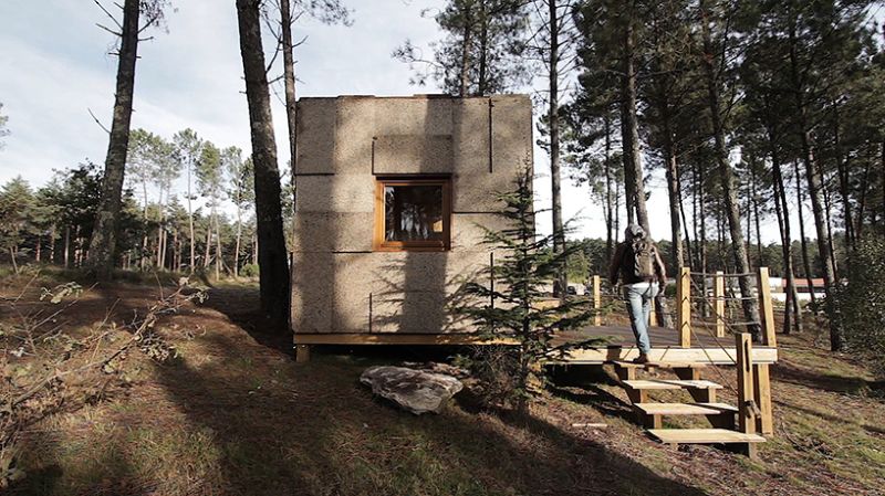 Ecocubo is prefab outdoor cabin made of cork