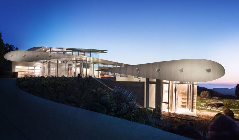 In Malibu stands a stunning home build from scraped Boeing 747