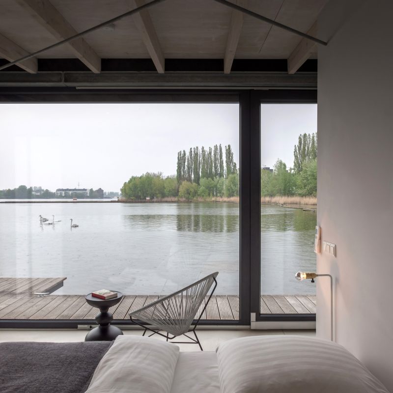 This houseboat mooring on Spree river bay is a perfect getaway in Berlin