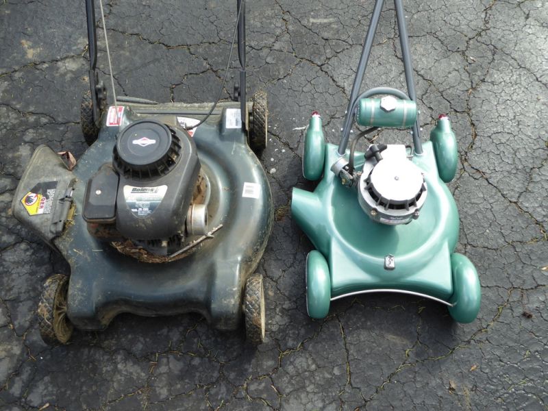 DIY lawnmower built to mimic vintage cars