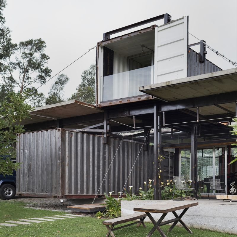 RDP House by Daniel Moreno Flores & Sesbastian Calero