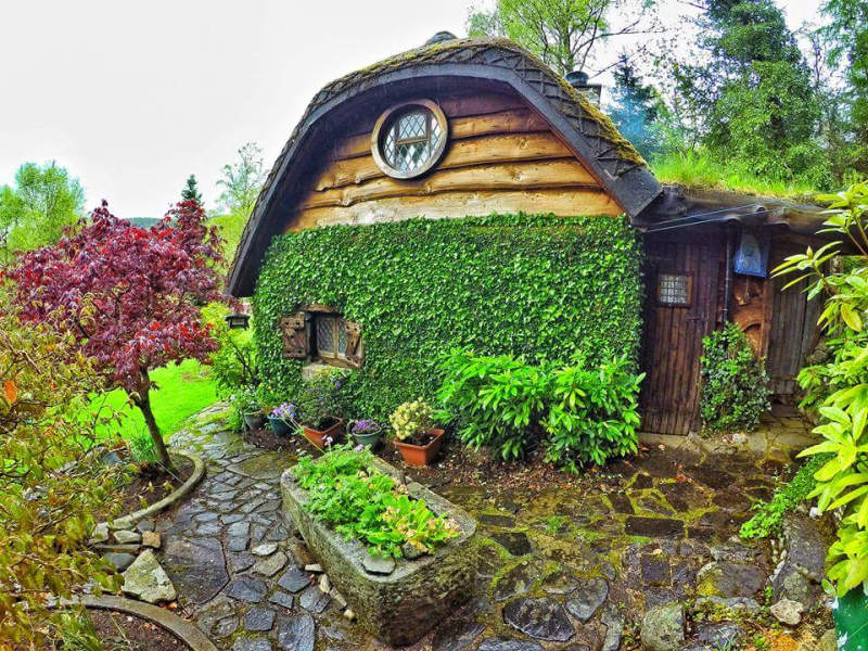 This hobbit home in Scotland looks like it belongs to the Shire