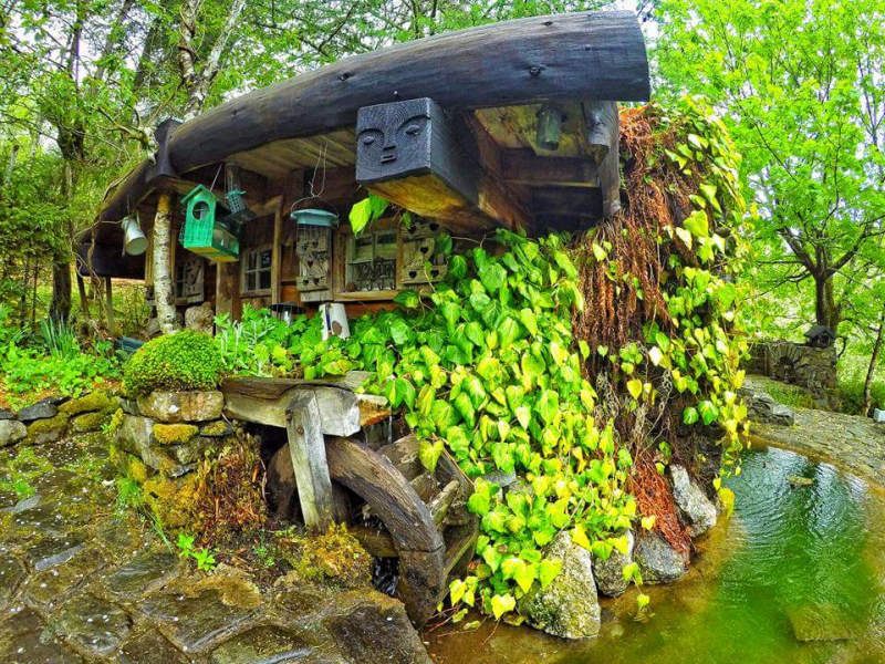 This hobbit home in Scotland looks like it belongs to the Shire