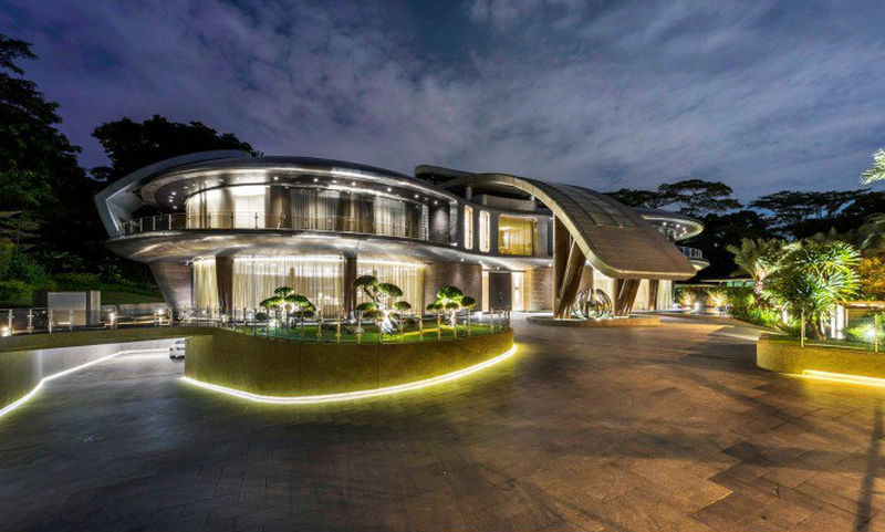 Villa Otto luxurious residential villa by Massimo Mercurio