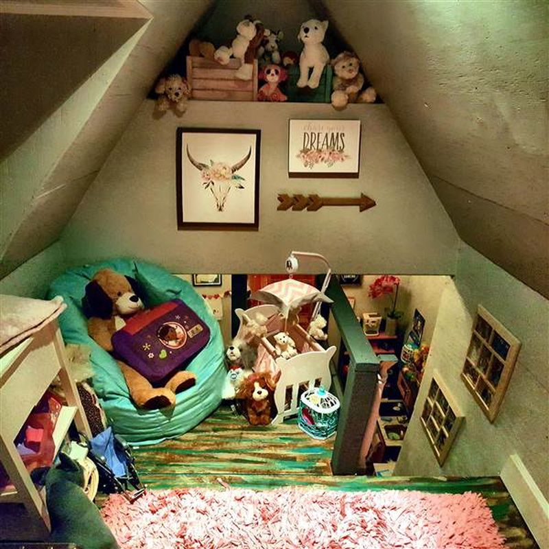 Alex Kaminski playhouse for her daughter
