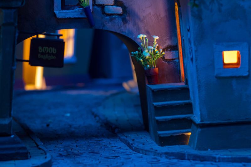 Crafted-miniature-town-for-HUNGRY-HUNGRY-HAMSTERS