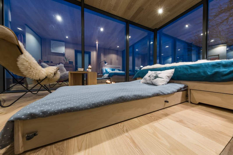 OOD mirror cabin can be set up in 8 hours as a vacation rental