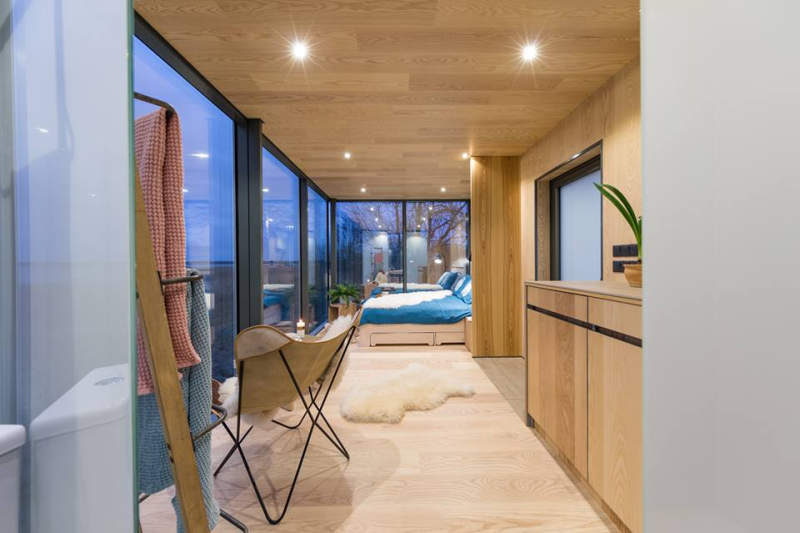 OOD mirror cabin can be set up in 8 hours as a vacation rental