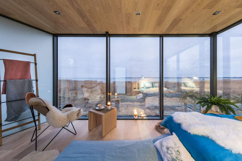 OOD mirror cabin can be set up in 8 hours as a vacation rental