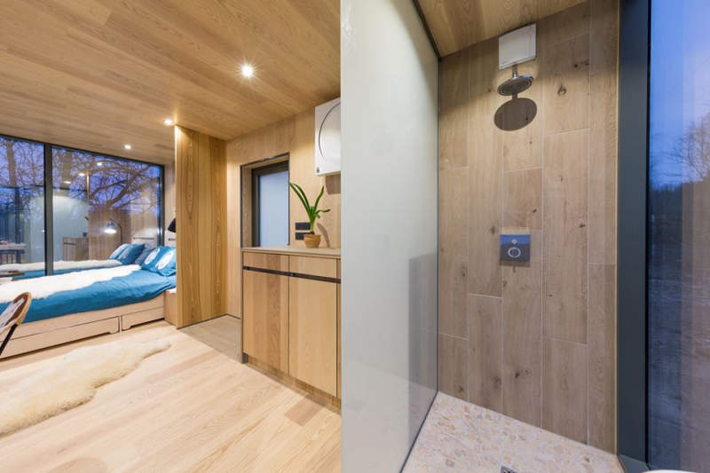 OOD mirror cabin can be set up in 8 hours as a vacation rental