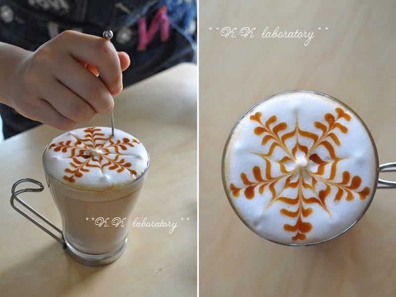 Snowflake latte art by Kokako laboratory