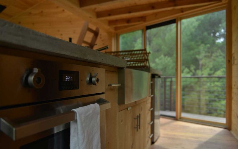 Angled-shaped geometric treehouse Woodstock