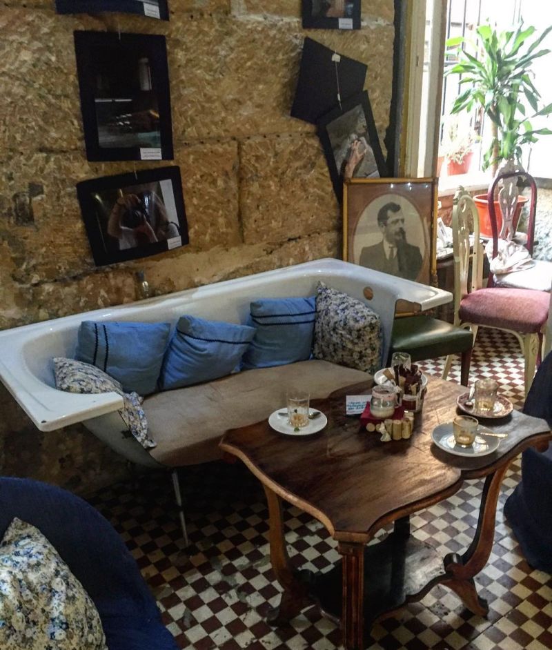 Old bathtub into comfy sofa