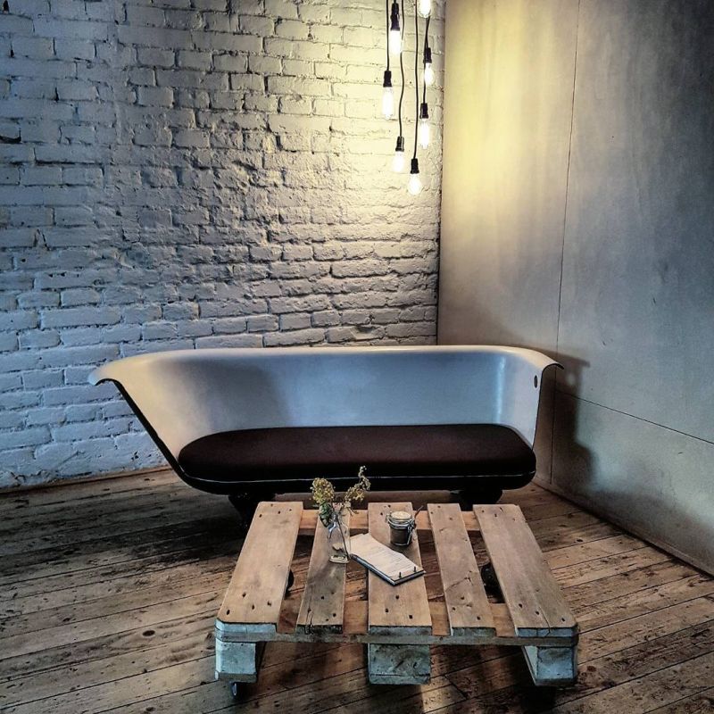 Old bathtub into comfy sofa
