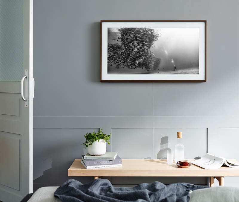 Samsung's Frame TV doubles as work of art when turned off_1