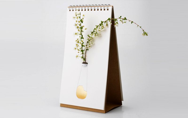 tabletop flip vase by Lufdesign