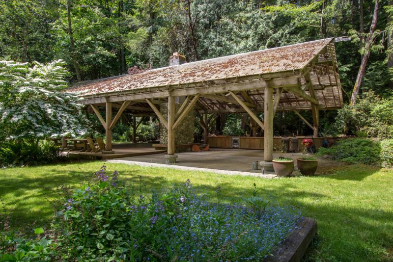 Treehouse Tower's yard in Bainbridge