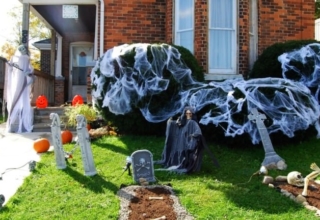 10 spooky outdoor Halloween decoration ideas for festival of the dead