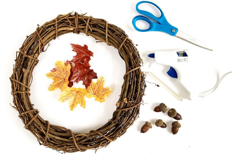 Halloween Fall foliage DIY leaf wreath