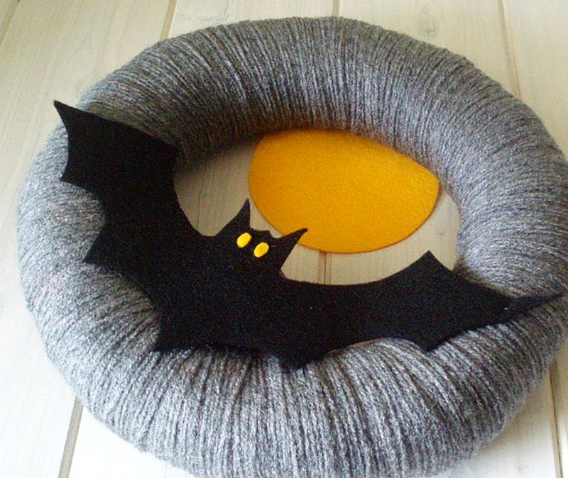 Yarn bat wreath for Halloween