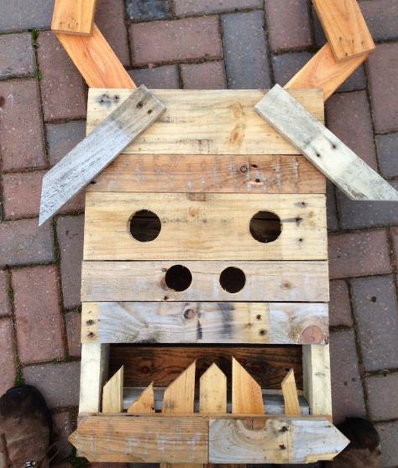 Halloween pallet beast for backyard
