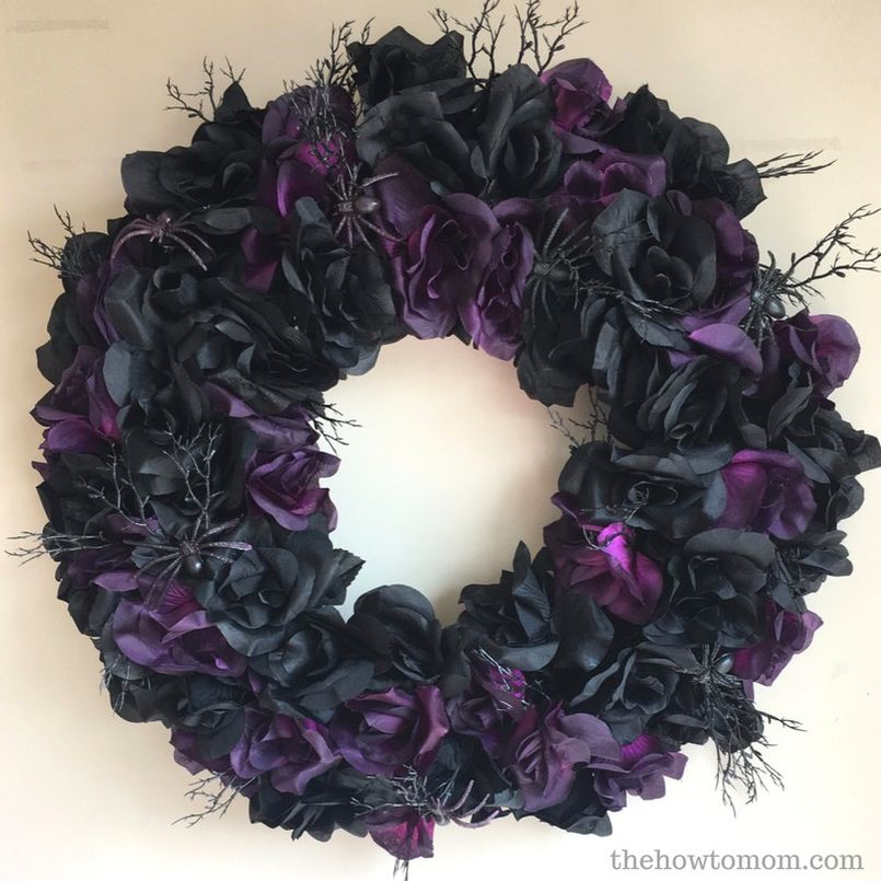 Creepy Black Rose Wreath