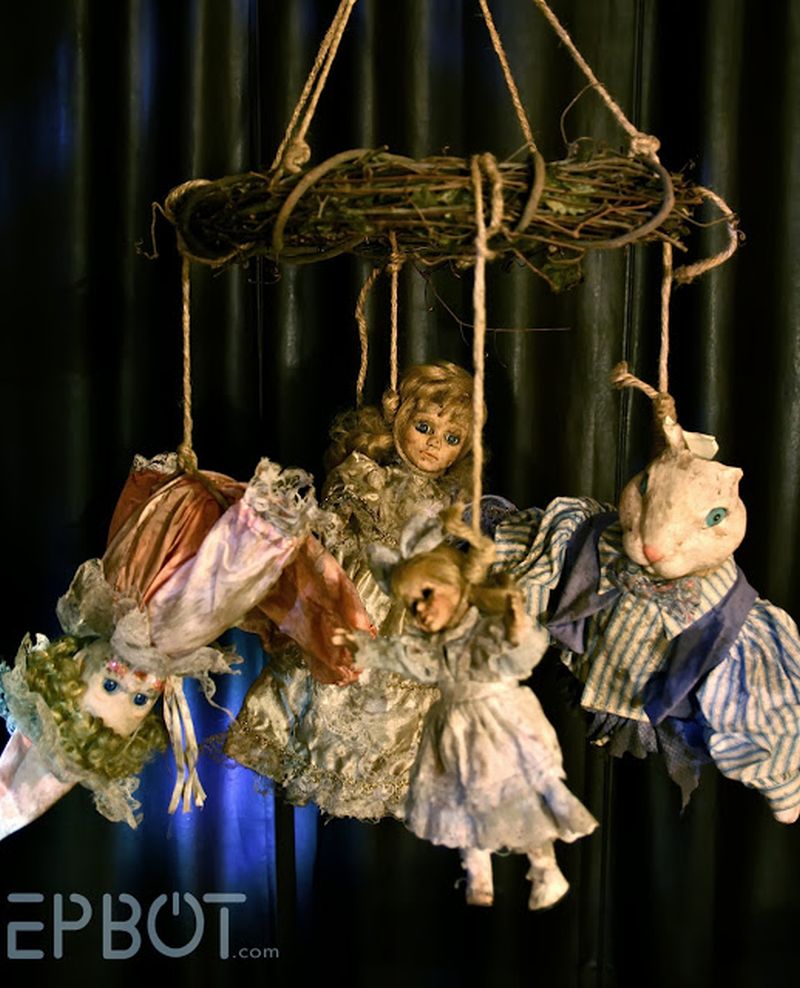 DIY Creepy Doll Mobile Wreath