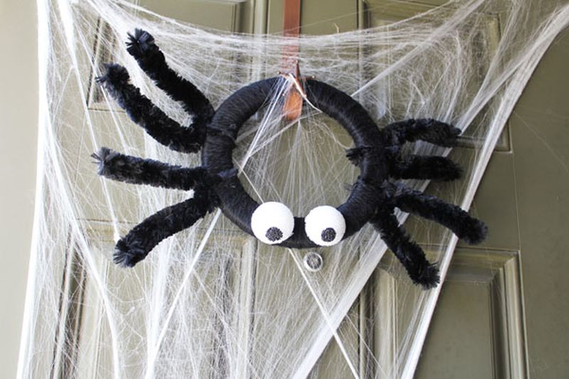 DIY Spider Wreath
