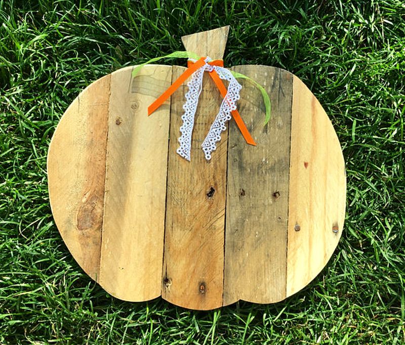 Reclaimed wood pallet pumpkin