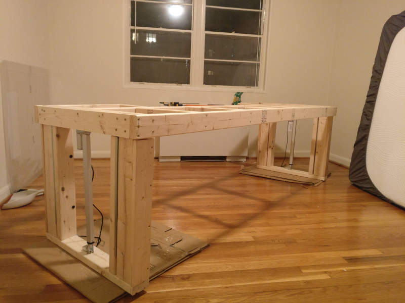 Redditor Builds Height Adjustable Desk, How To Build A Height Adjustable Table