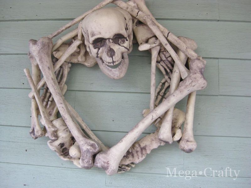 DIY Skeleton Halloween Wreath