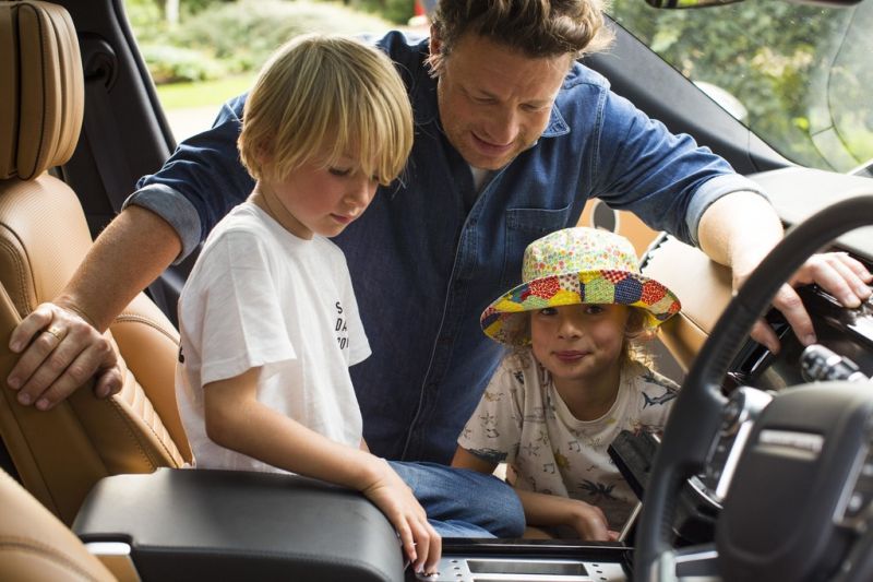 kitchen on wheels - Land Rover Discovery for Jamie Oliver