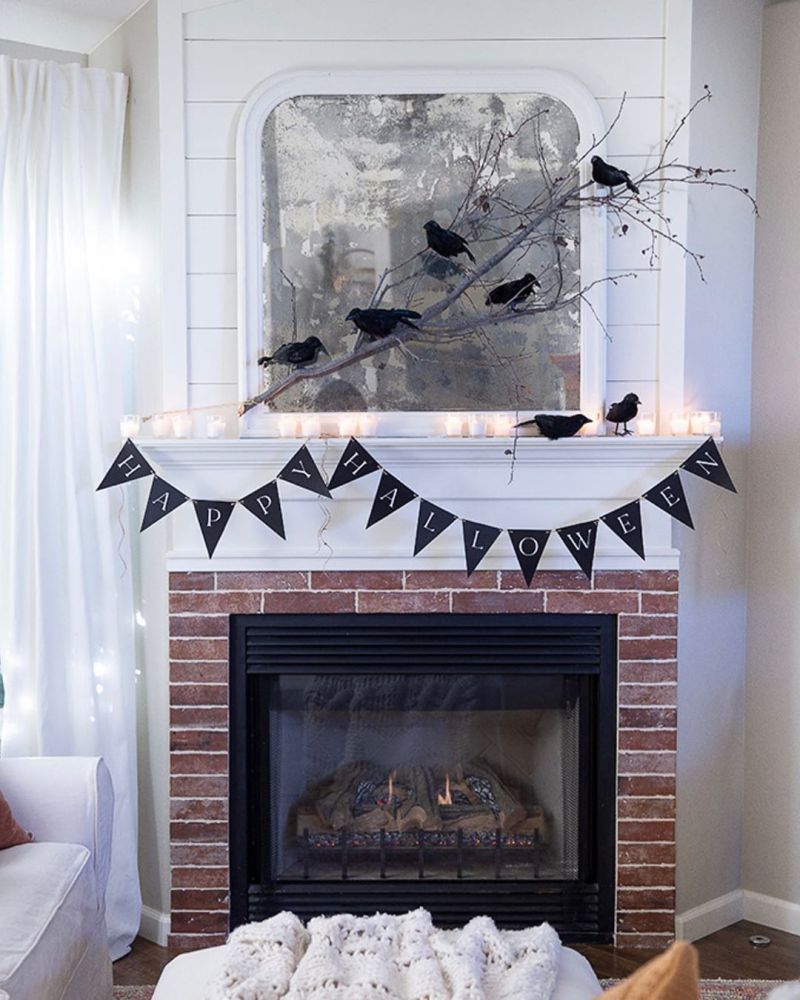Living room Halloween decoration ideas - fireplace mantel