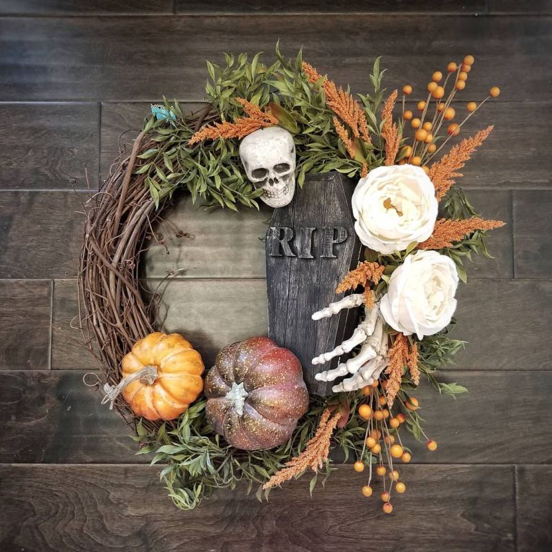 Living room Halloween decoration ideas - wreath