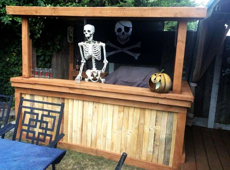 Pallet wood bar