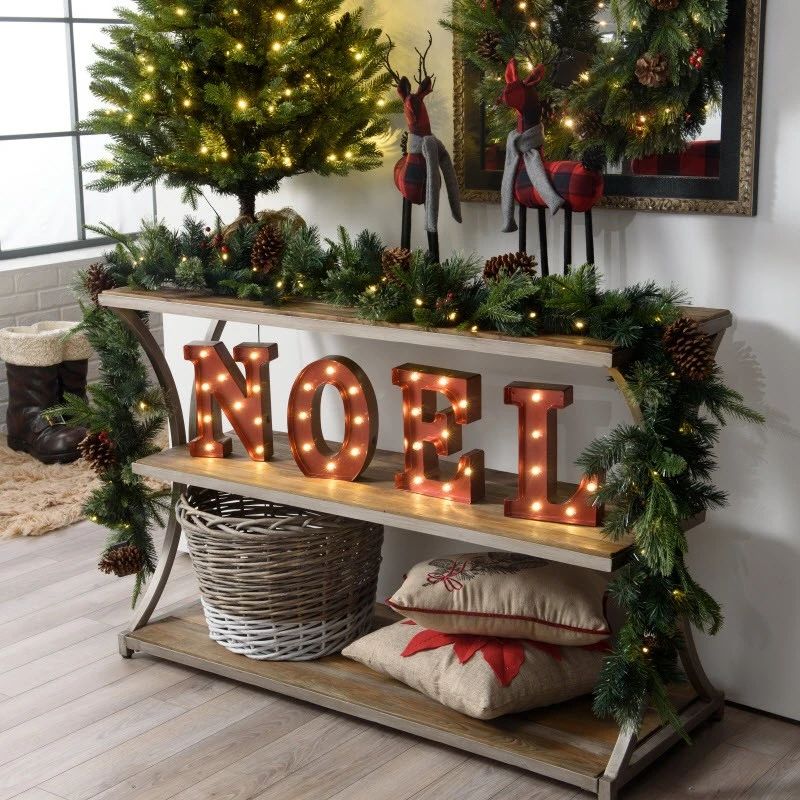 Ribbons, garlands, wreaths and other Christmas decorations