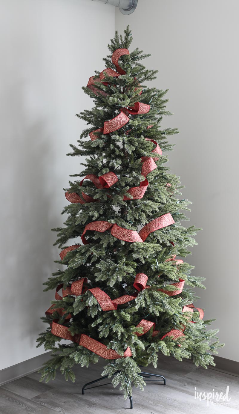 Ribbons, garlands, wreaths and other Christmas decorations