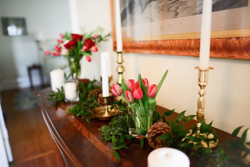 Use plants, flowers, and other natural items for Christmas decoration