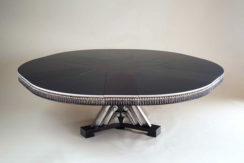 Rossi’s Evolution is a remote-controlled expanding table