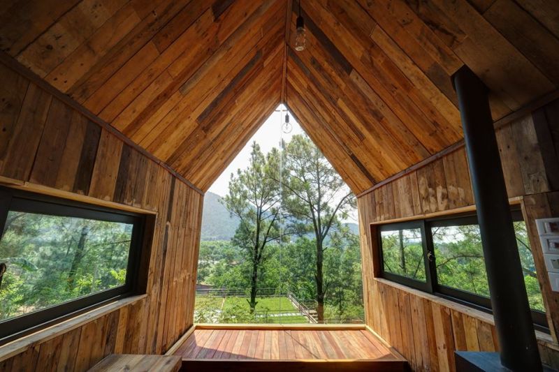 Forest House with Glass Façade is an Ideal Way to Return to the Nature