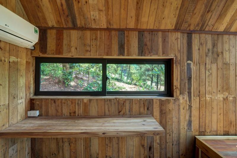 Forest House with Glass Façade is an Ideal Way to Return to the Nature