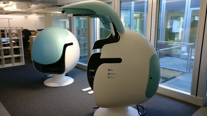 E-Bulle Office Pod by LEET Design