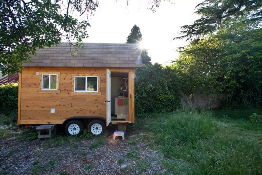 Jesse & Monica’s tiny house on wheels in Berkeley 