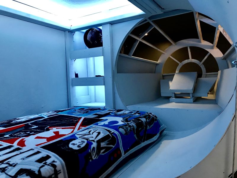 Millennium Falcon kids' bed